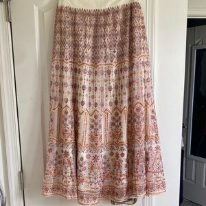 Elegant Floral Patterned Skirt
